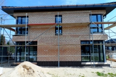 Neubau mit montierten Schüco Fenstern